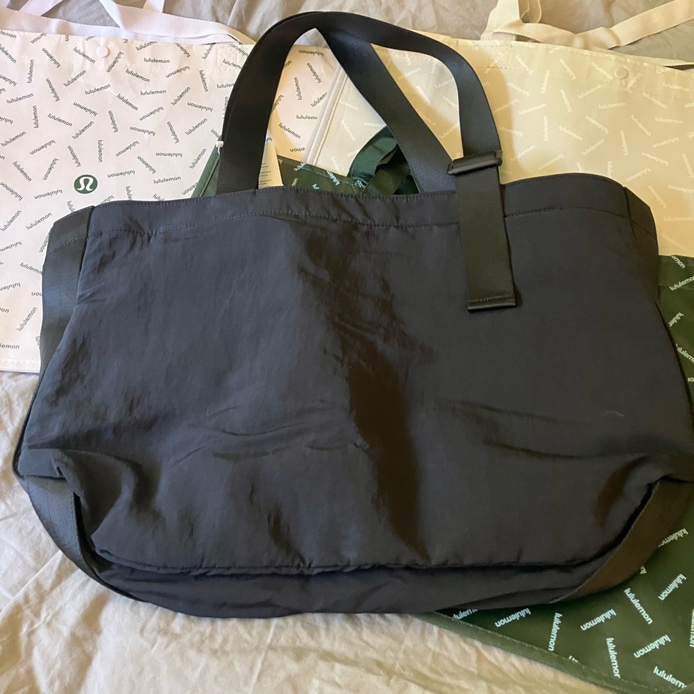lululemon Clean Lines Tote Bag, 22 Liter, Black - Picture 2 of 5